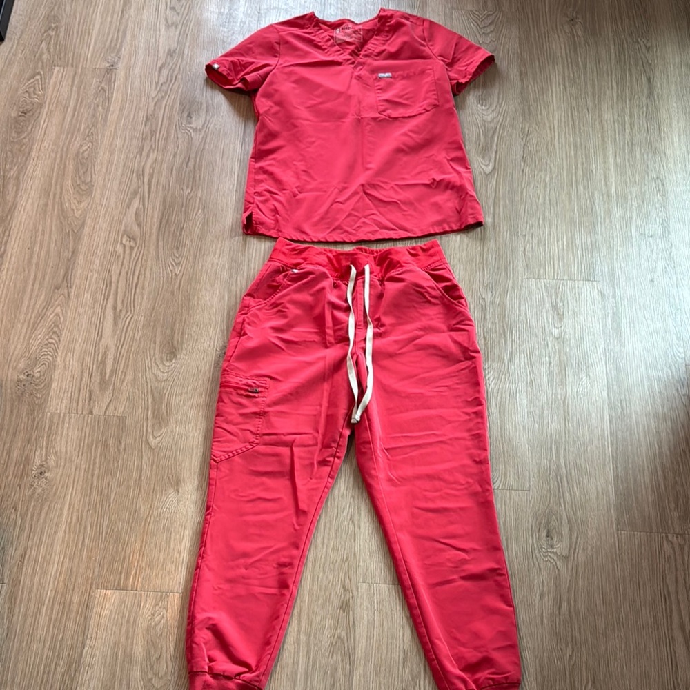 Figs Red Scrub Set
